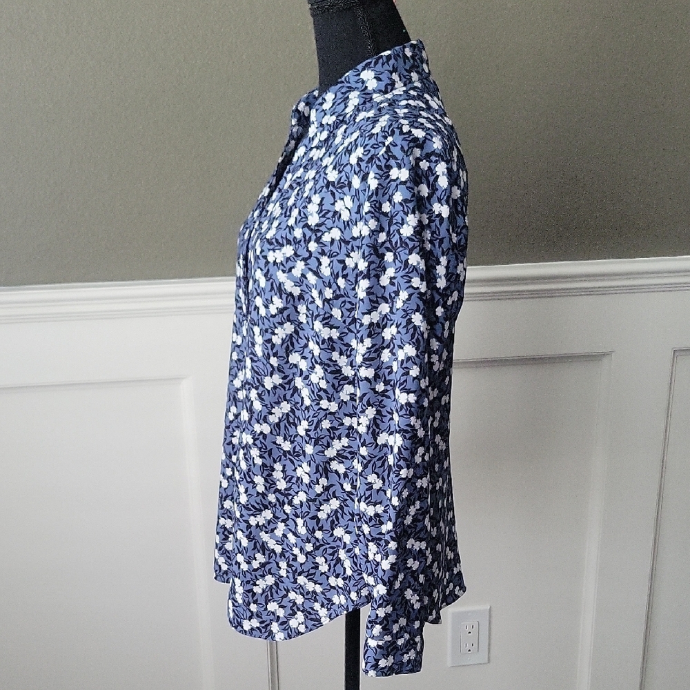 Ann Taylor Navy Blue and White Floral Button-Up Blouse - Picture 3 of 5